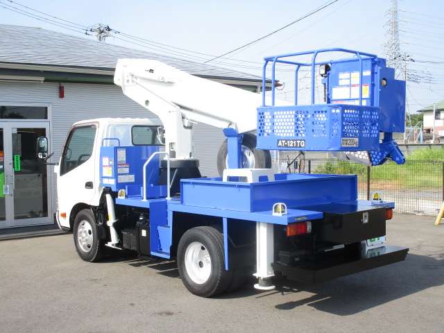 Hino Dutro 3