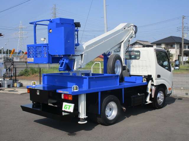 Hino Dutro 4