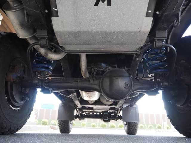 Land Rover Defender 12