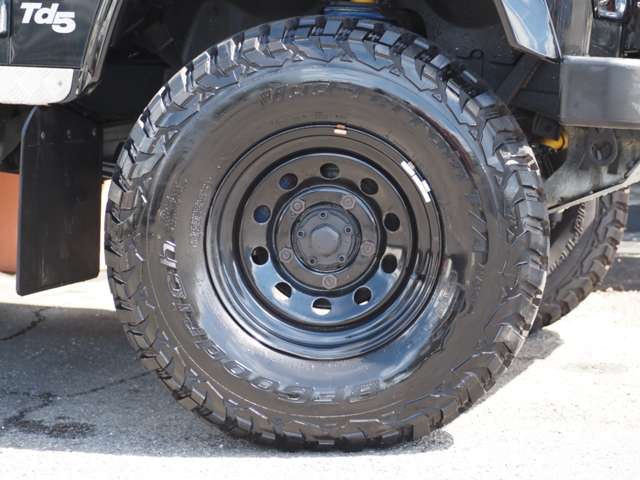 Land Rover Defender 5