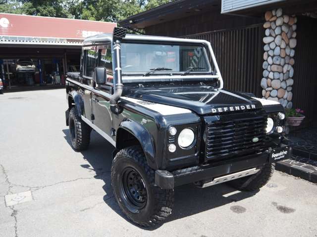 Land Rover Defender 6