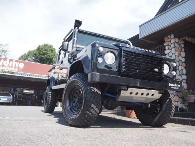 Land Rover Defender 7