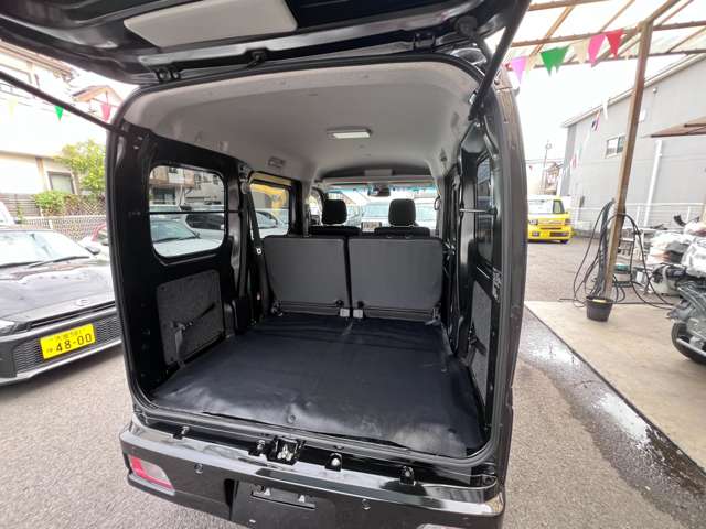 Daihatsu Hijet Cargo 12