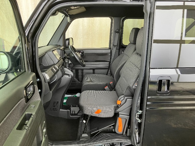 Honda N-VAN 8