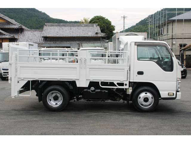 Isuzu Elf 7