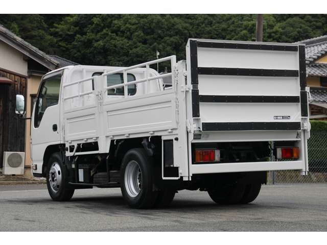 Isuzu Elf 8