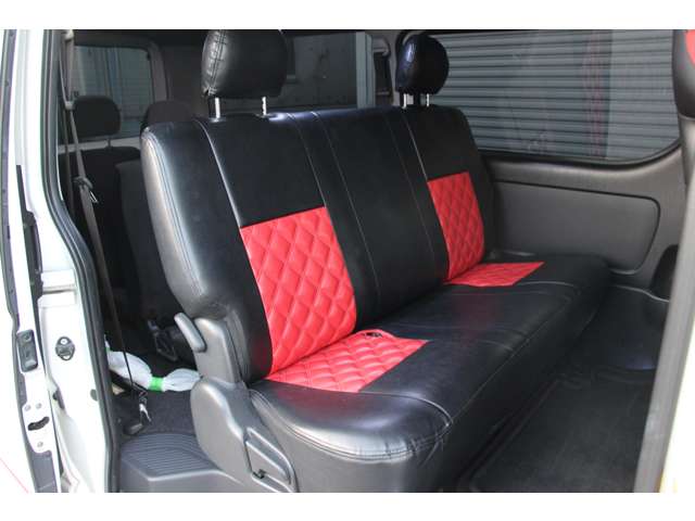 Toyota Hiace Van 7