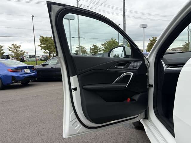 BMW iX2 11