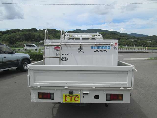Isuzu Elf 6