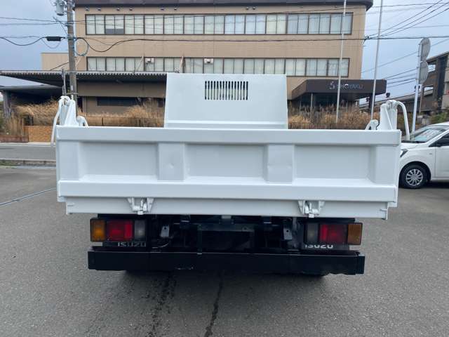 Isuzu Elf 8