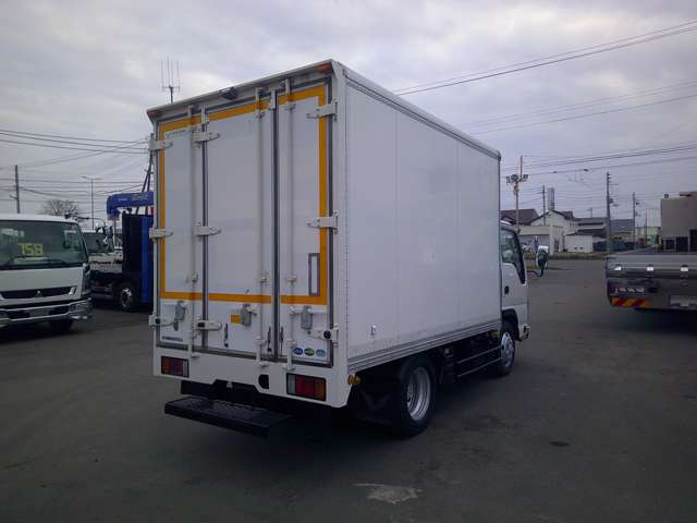 Isuzu Elf 7