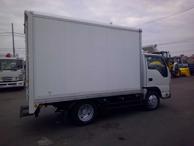 Isuzu Elf 8