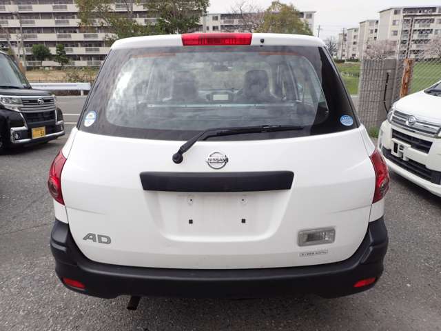 Nissan AD 5