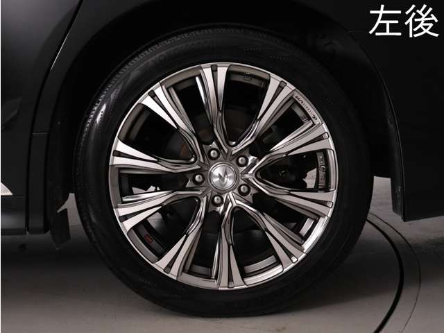 Toyota Vellfire 12