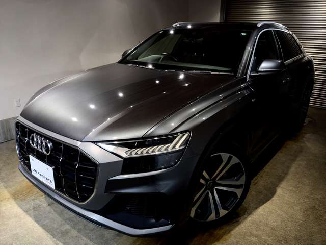 Audi Q8 4