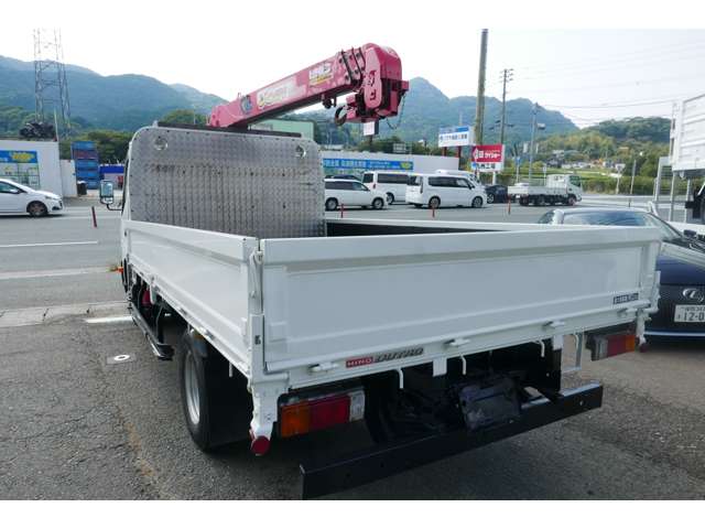Hino Dutro 9