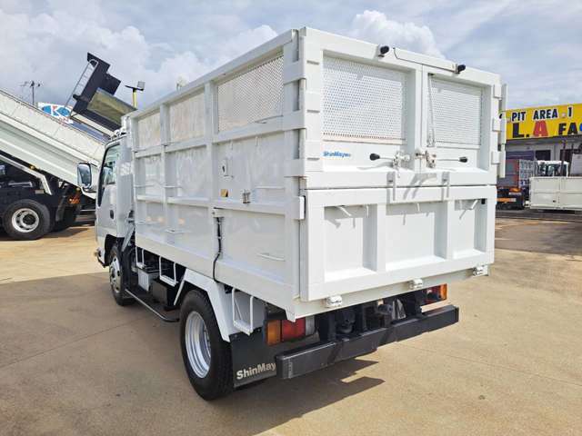 Isuzu Elf 7