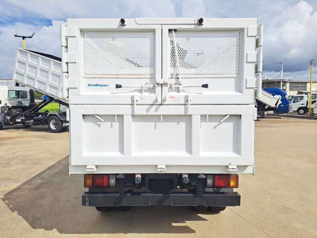 Isuzu Elf 8