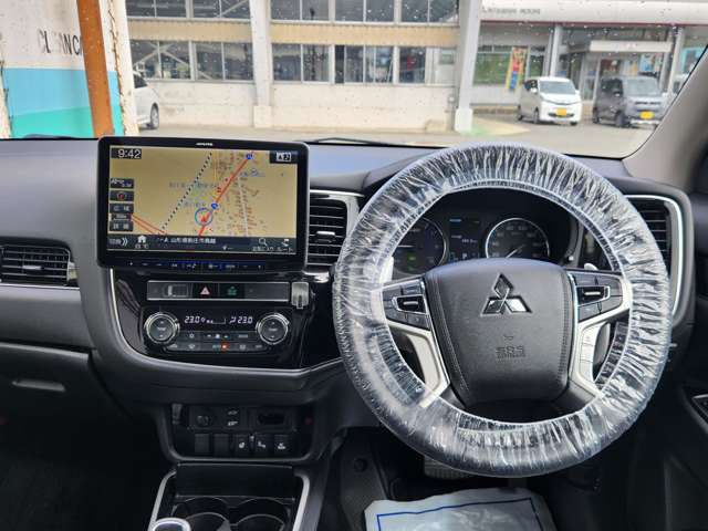 Mitsubishi Outlander PHEV 4