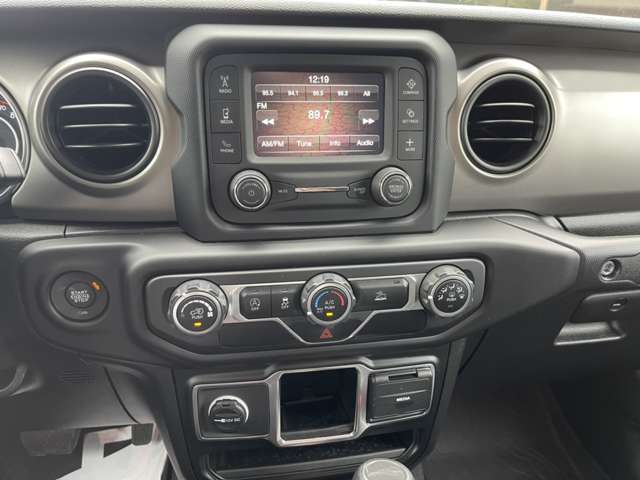 Jeep Gladiator 11
