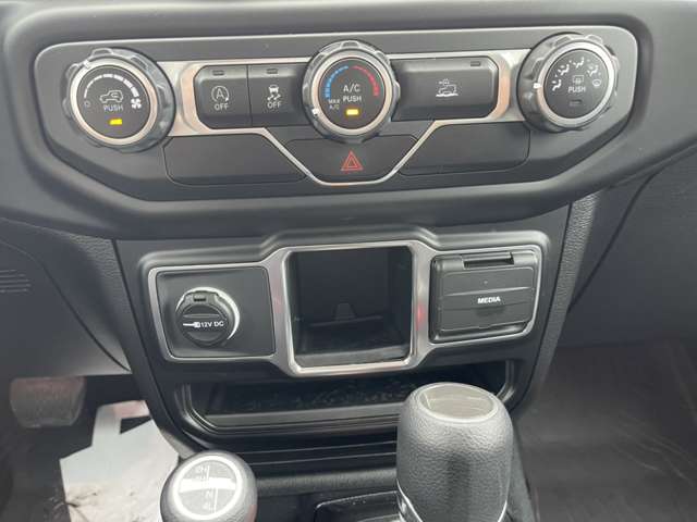 Jeep Gladiator 12