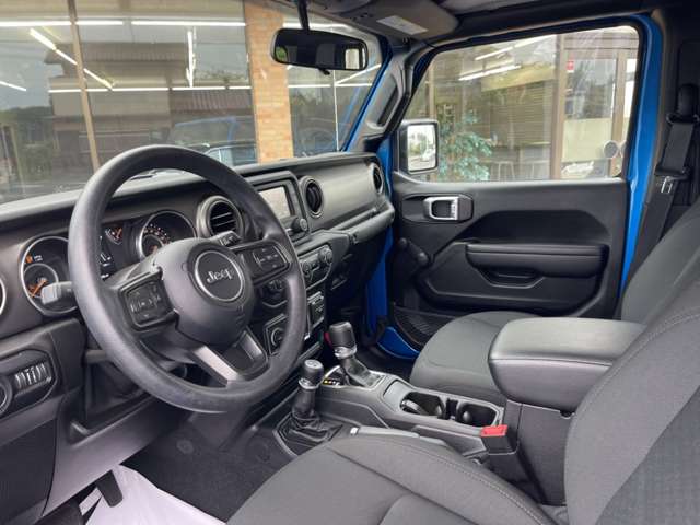 Jeep Gladiator 8