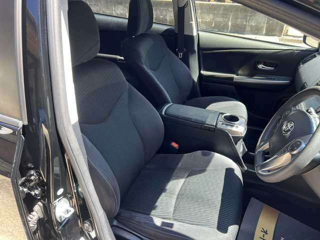 Toyota Prius α 11