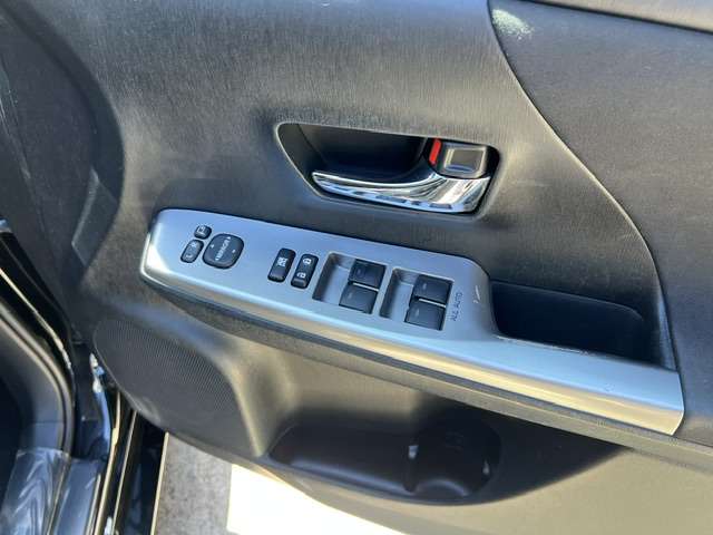 Toyota Prius α 12
