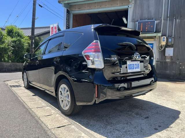 Toyota Prius α 3