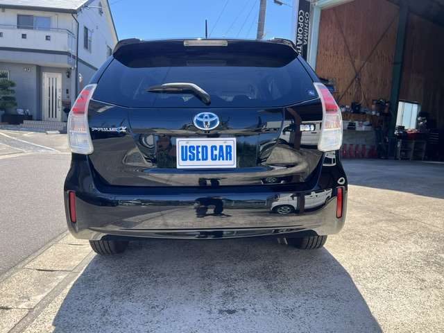 Toyota Prius α 4