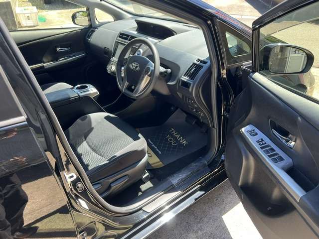 Toyota Prius α 10
