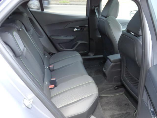 Peugeot SUV e-2008 4