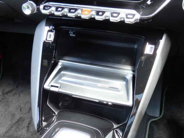 Peugeot SUV e-2008 10