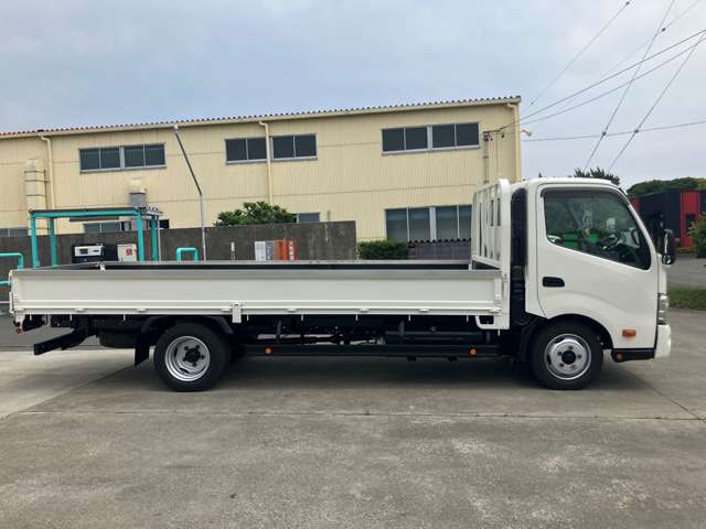 Hino Dutro 4