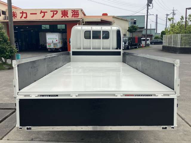 Hino Dutro 9