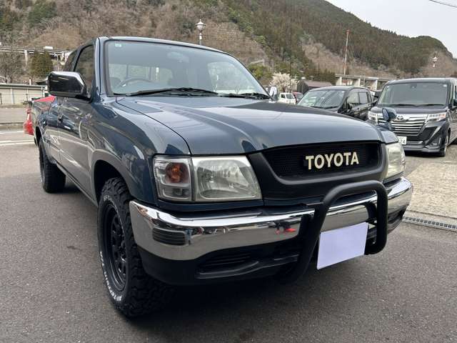 Toyota Hilux 2