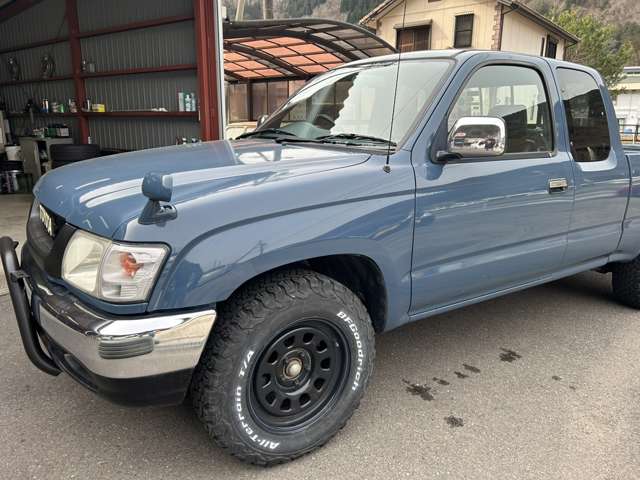 Toyota Hilux 4