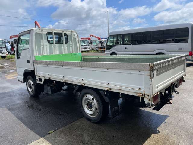 Isuzu Elf 7