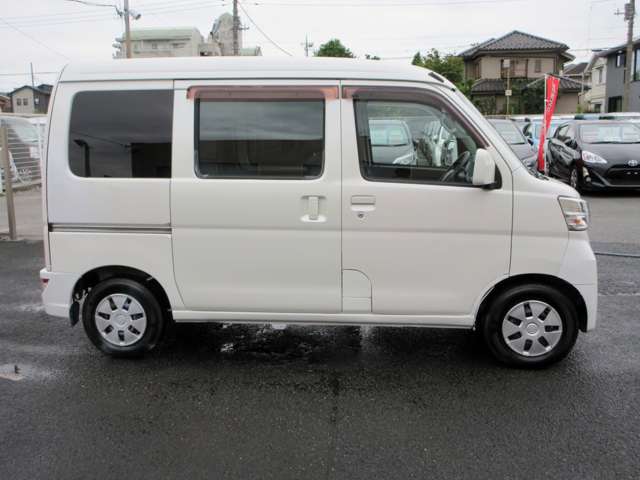 Daihatsu Hijet Cargo 12