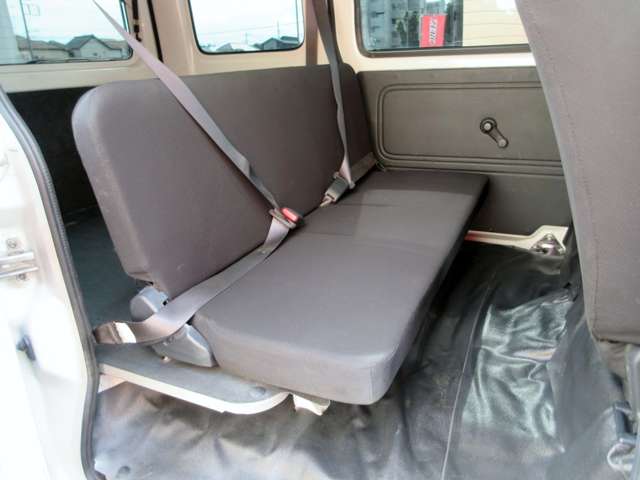 Daihatsu Hijet Cargo 9