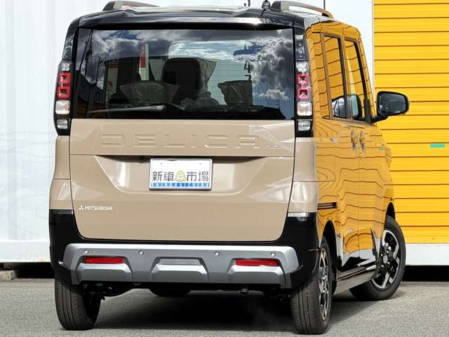 Mitsubishi Delica Mini 11