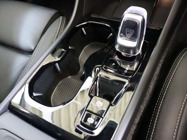 Volvo XC40 12