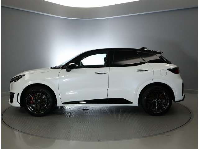 Lexus LBX 11