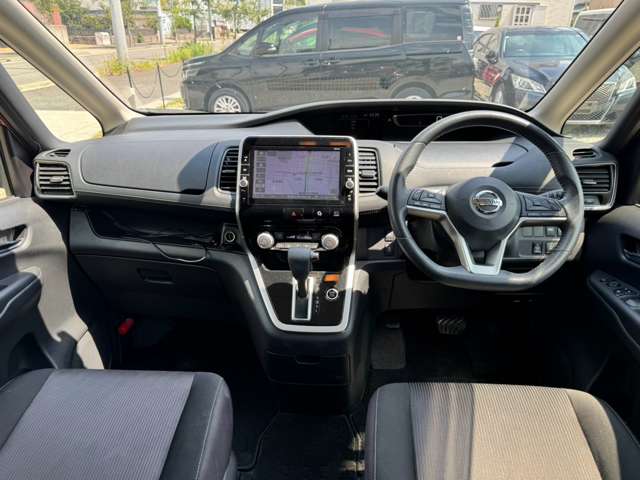 Nissan Serena 4