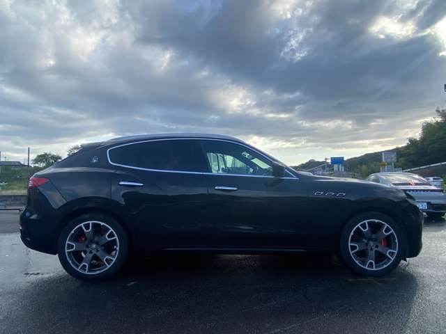Maserati Levante 8