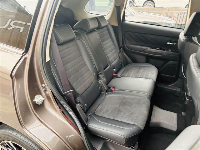 Mitsubishi Outlander PHEV 10