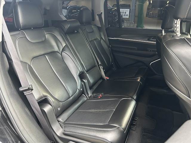 Jeep Grand Cherokee L 12