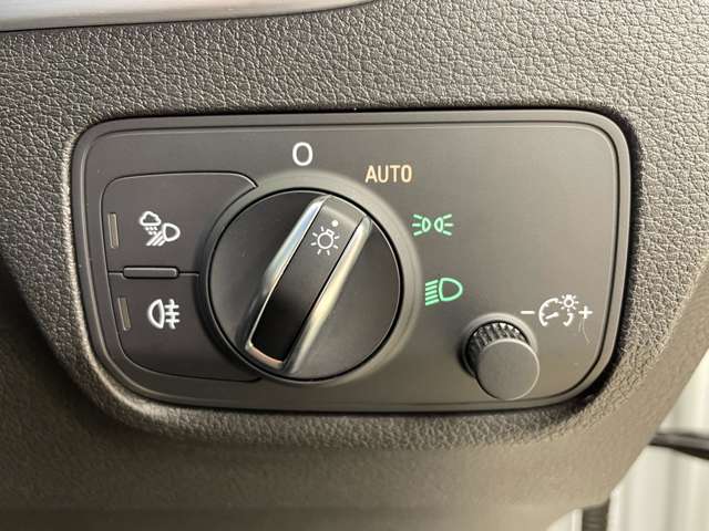 Audi Q2 11