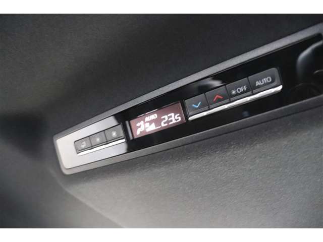 Toyota Noah 11