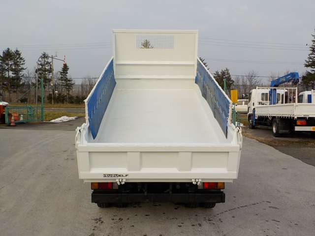Isuzu Elf 6